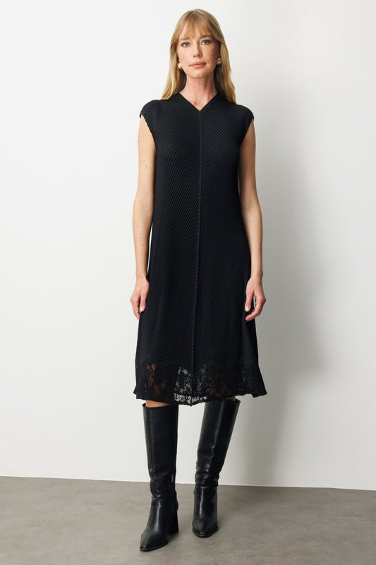 Ekol Eteği Dantel Detaylı Akordiyon Kumaş Elbise