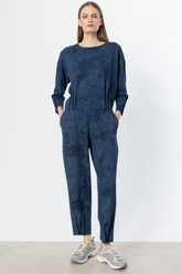 On Paçası Pileli Batik Desenli Pantolon