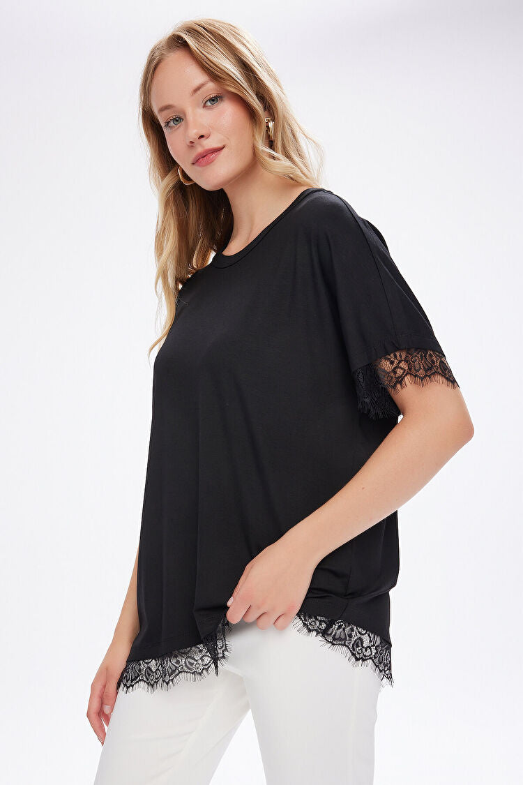 Asimetrik Dantel Garnili Yuvarlak Yaka T-Shirt UW27TSH086