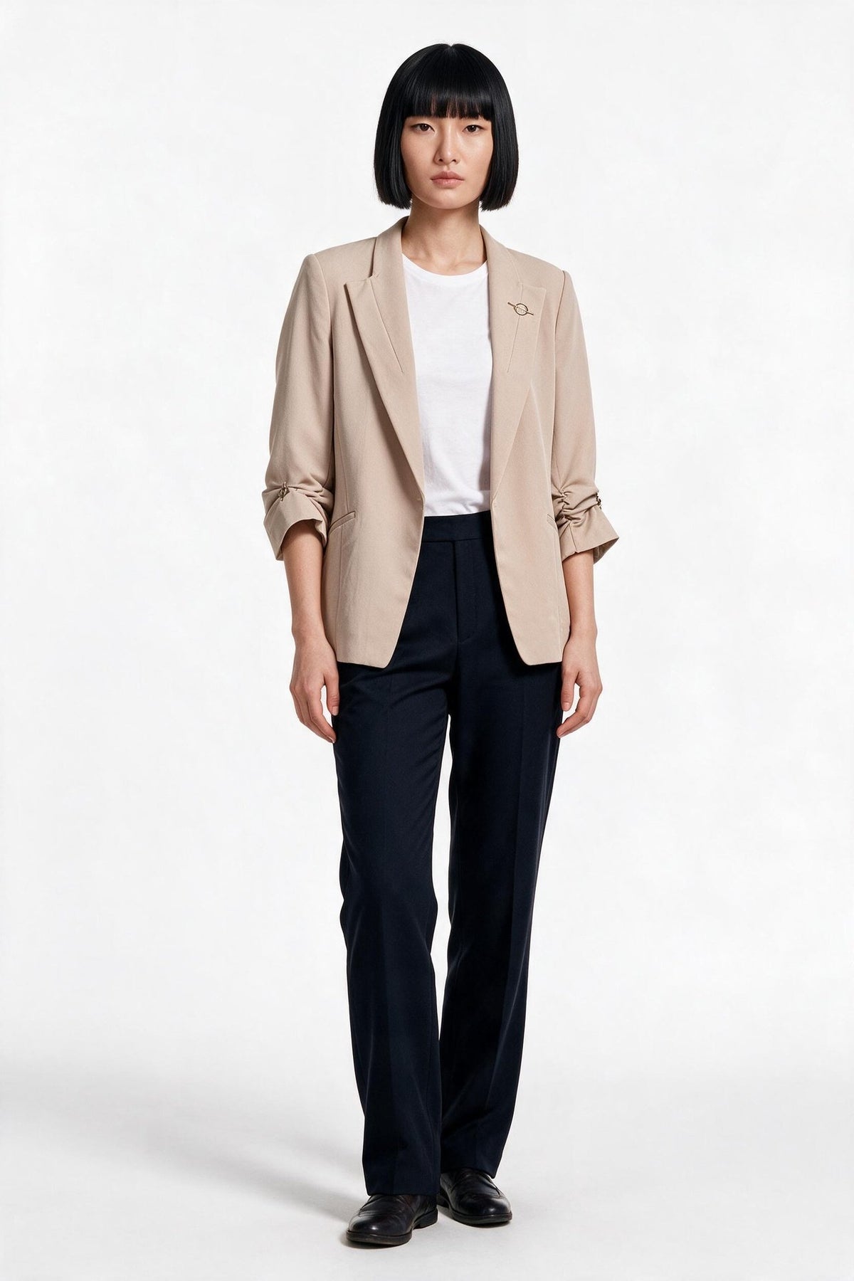 Ayhan Kadın Normal Kesim Çentikli Yaka Katlamalı Kol Detaylı Blazer Ceket 26YKRB90503