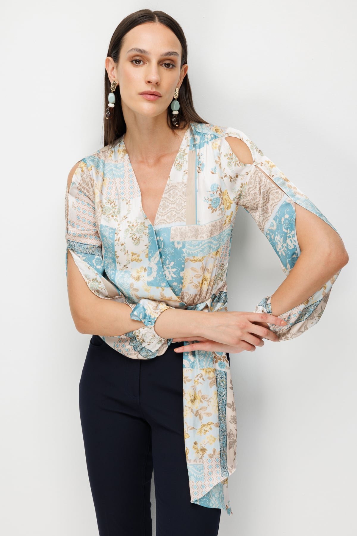 Beli Fularlı Desenli Crop Bluz Ekol Translation missing: tr.content.product_image_main