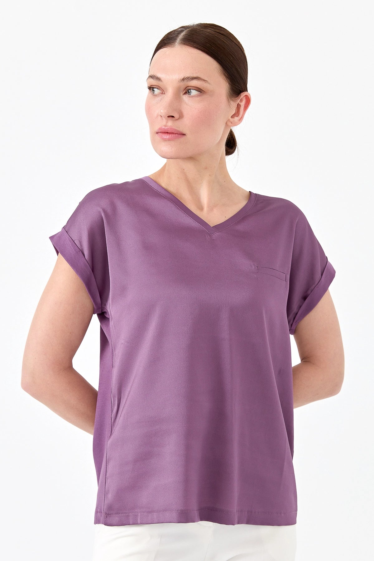 Desen Minimalist V Yaka Kısa Kol Oversize Kadın Bluz - Günlük Şıklık