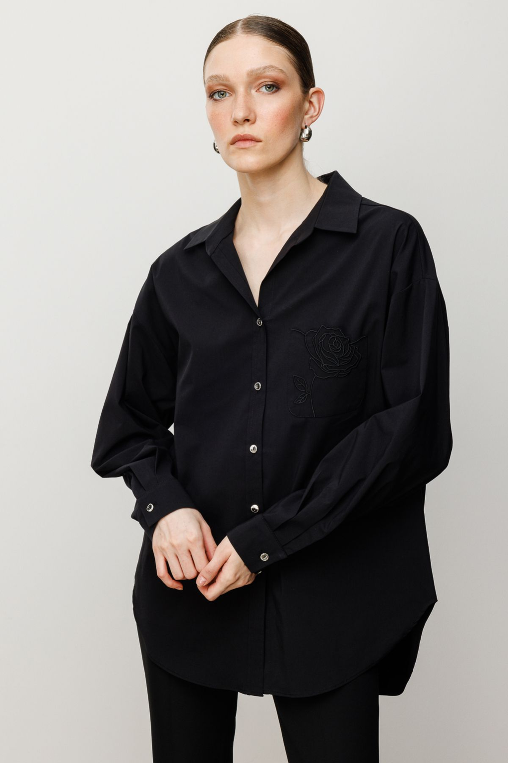 Ekol Oversize Nakışlı Kadın Gömlek - Minimalist Günlük Stil