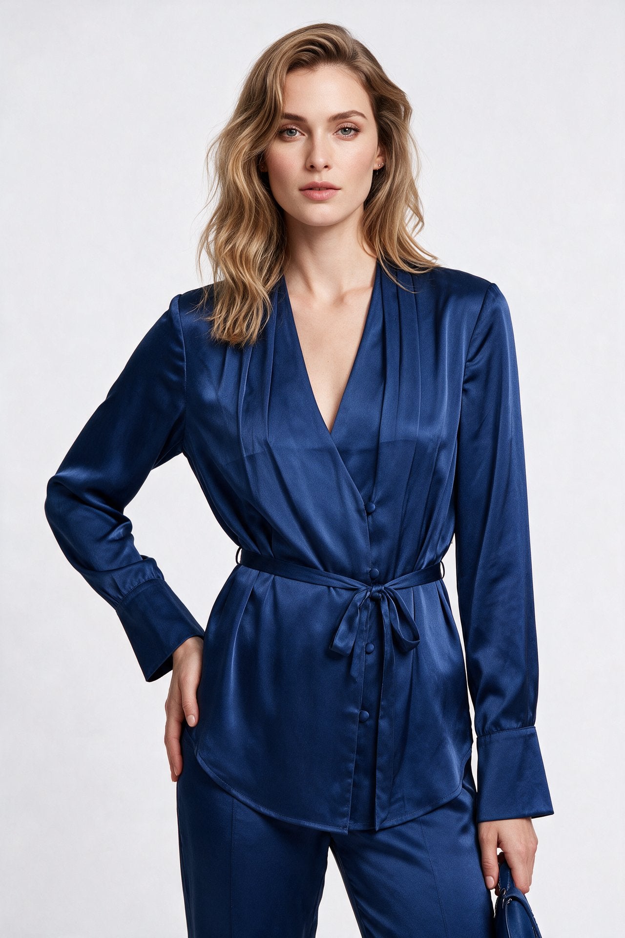 Ekol Kadın Kruvaze V Yaka Saten Dokulu Kuşaklı Uzun Kollu Bluz İkincil görsel