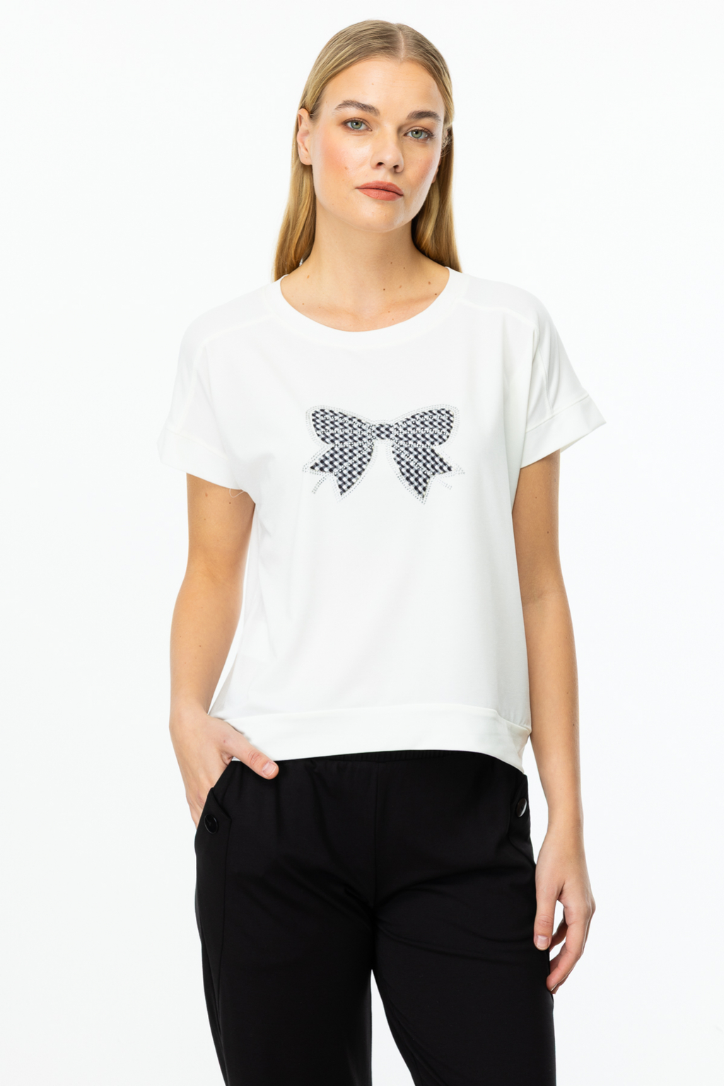 On Oversize Kısa Kol Yuvarlak Yaka Minimalist Kadın T-Shirt
