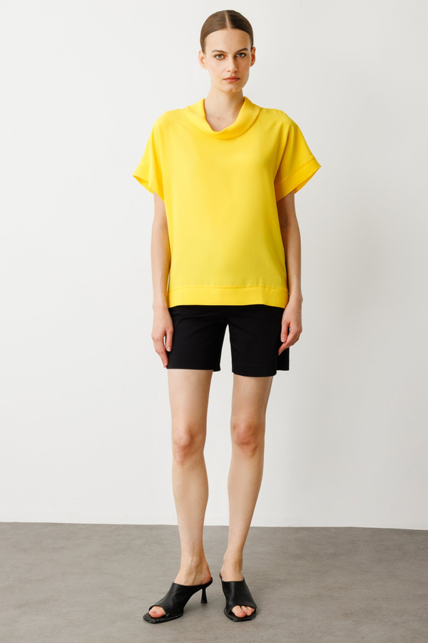 On Minimalist Oversize Kapak Yaka Kısa Kol Kadın Bluz - Günlük Stil