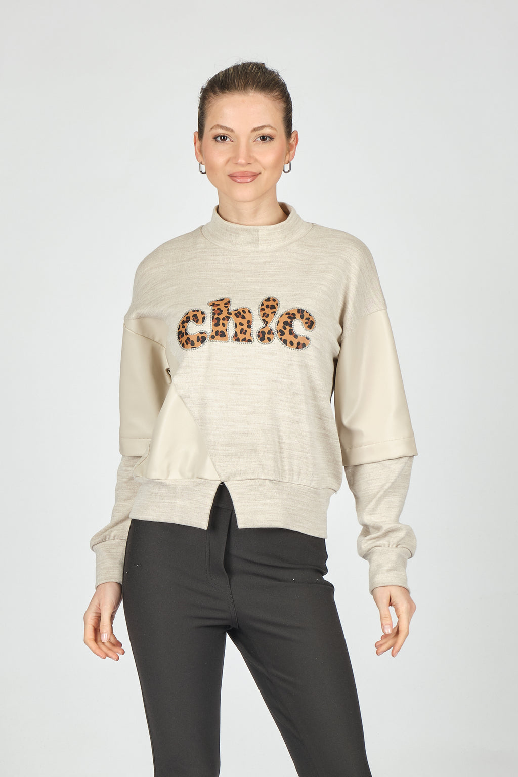 Ysatis Minimalist Leopar Desenli Oversize Uzun Kol Crop Kadın Bluz