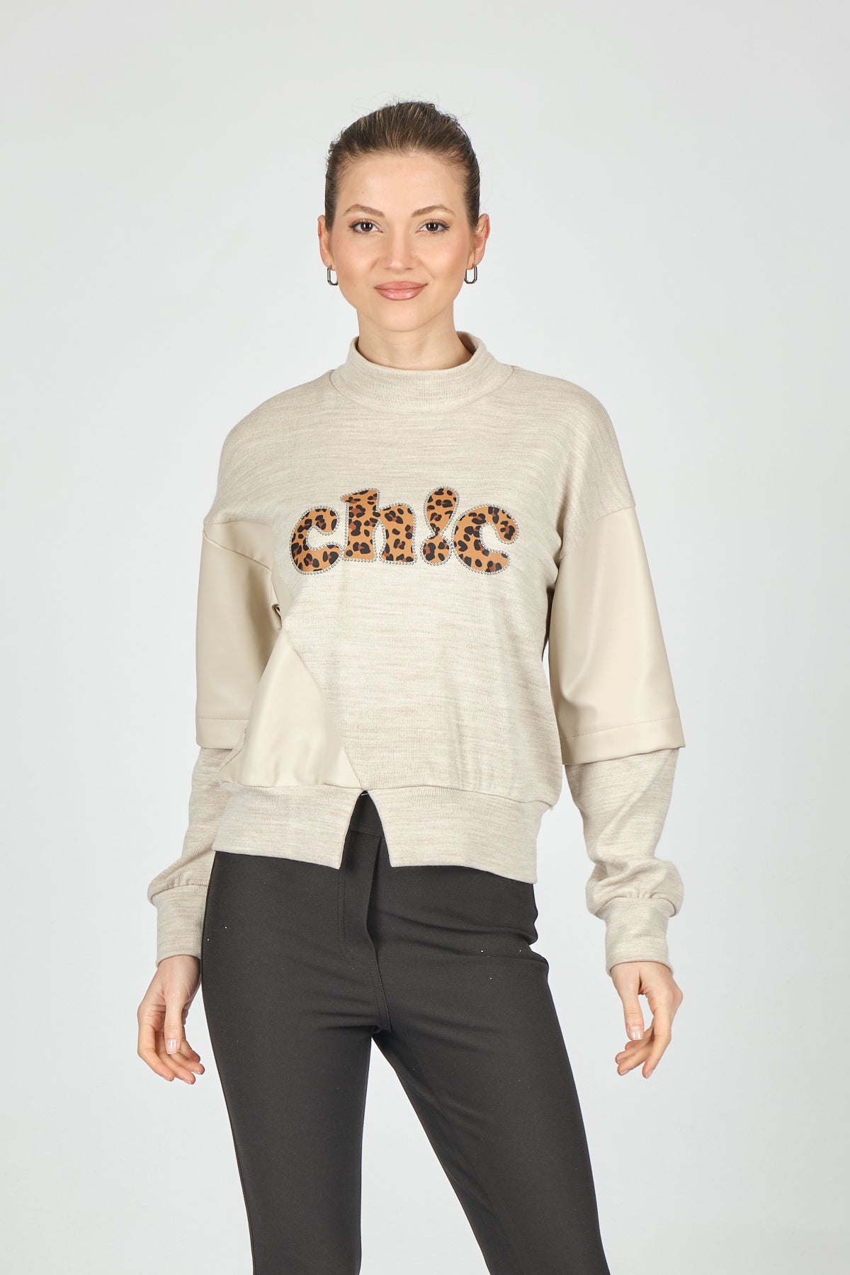 Ysatis Minimalist Leopar Desenli Oversize Uzun Kol Crop Kadın Bluz