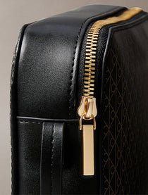 Calvin Klein Kadın Emblem Elongated Çapraz Çanta LV04F3268G2XA