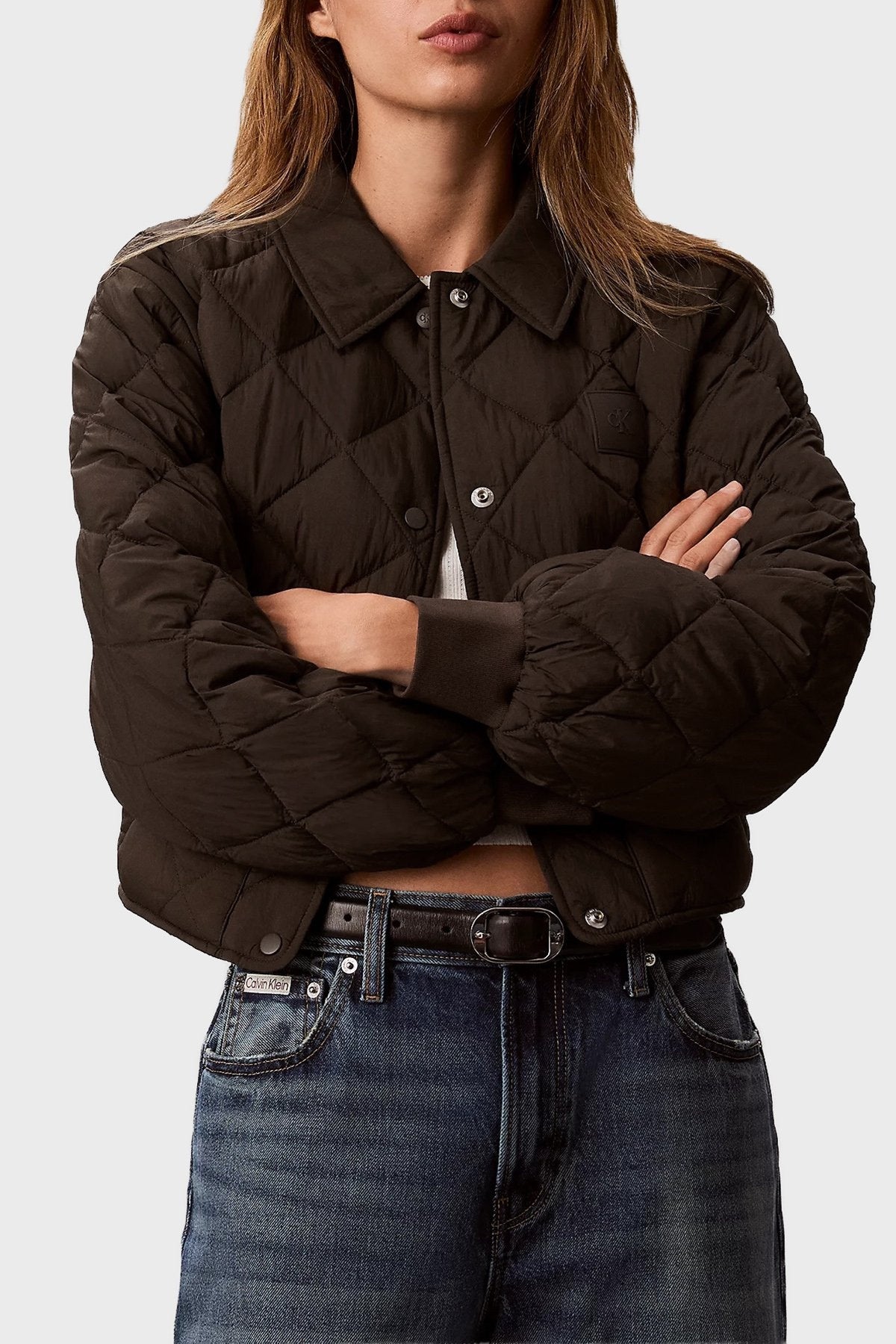 Calvin Klein Kadın Normal Kesim Kapitone Gömlek Yaka Düğmeli Kısa Mont