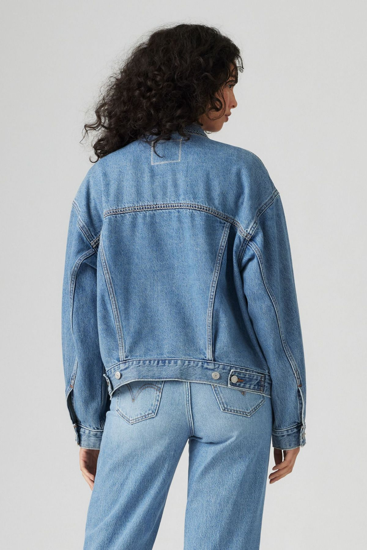 Levi's Oversized Jean Ceket Kadın - Günlük Minimalist Stil Translation missing: tr.content.product_image_secondary