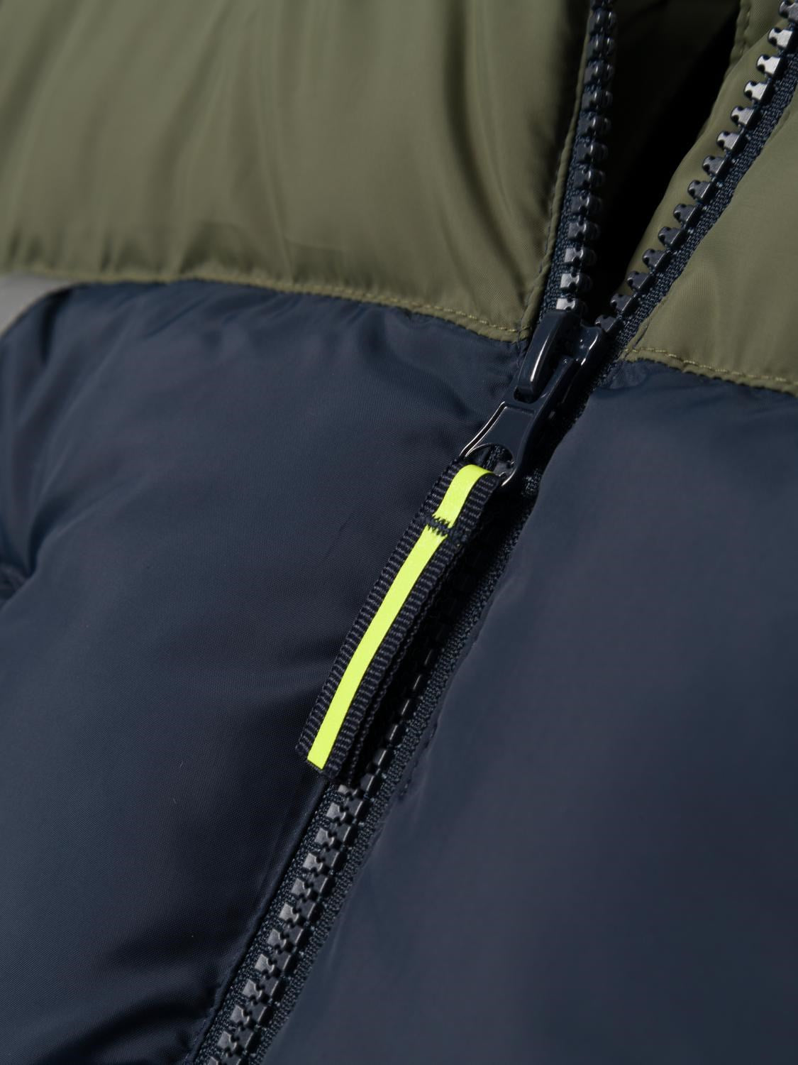 Erkek Çocuk Kışlık Kapüşonlu Mont-Minimalist Tasarım-Regular Fit