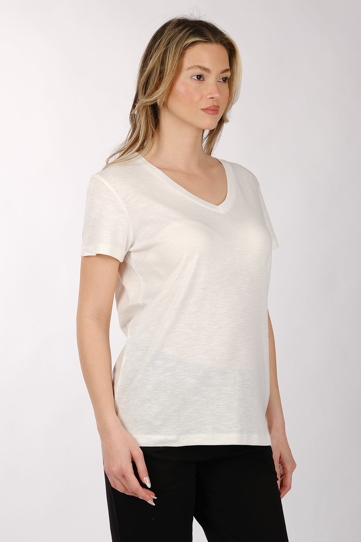 Daido Kadın Oversize V Yaka Kısa Kol Minimalist T-Shirt
