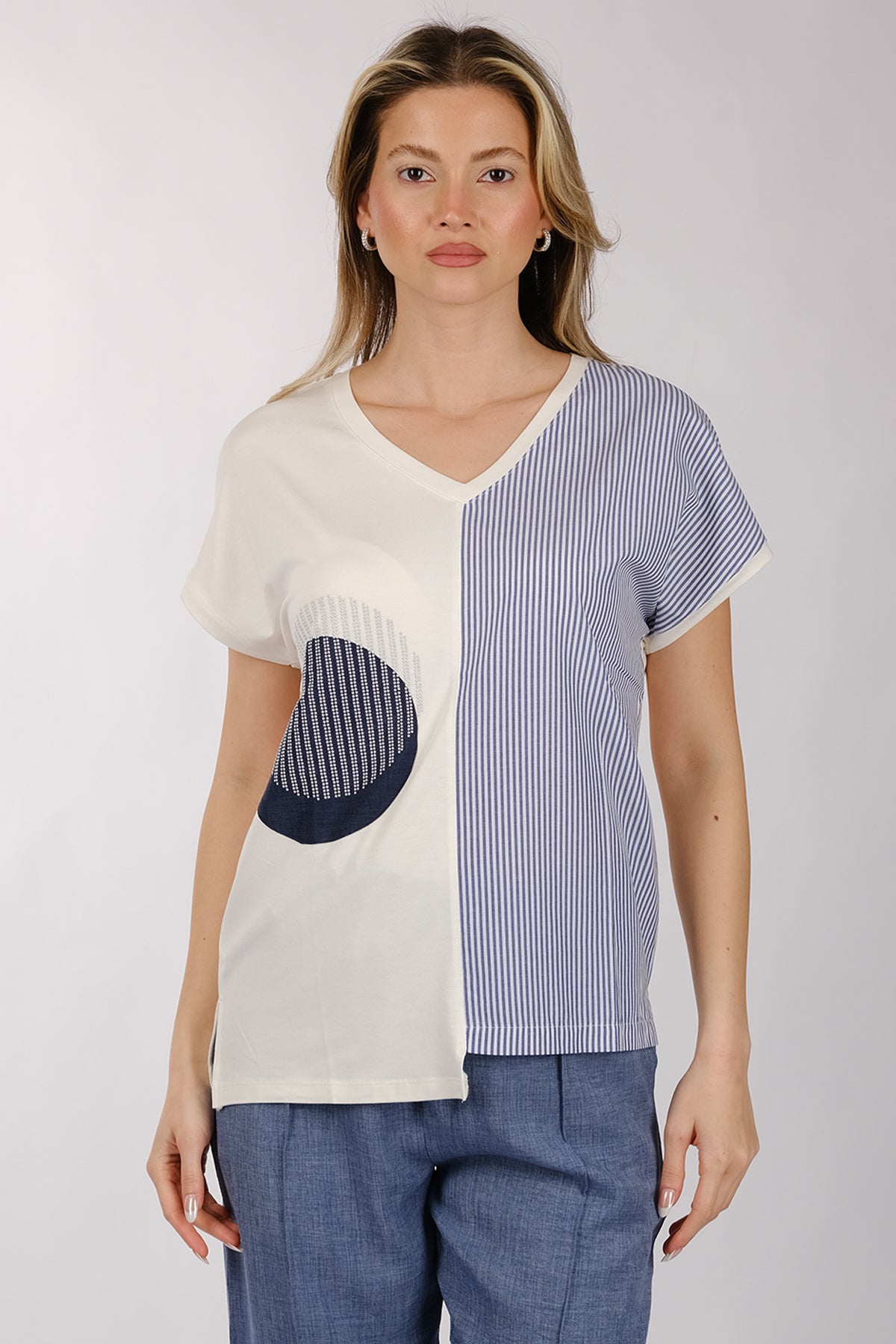 Daıdo Minimalist V Yaka Kısa Kol Kadın T-Shirt - Günlük Şıklık Translation missing: tr.content.product_image_main