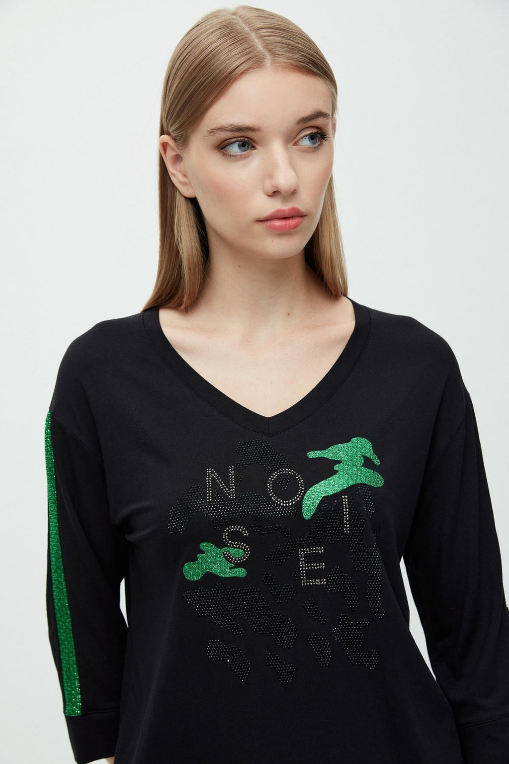 Daıdo Oversize V Yaka 3/4 Kol Kadın T-Shirt - Minimalist Tasarım