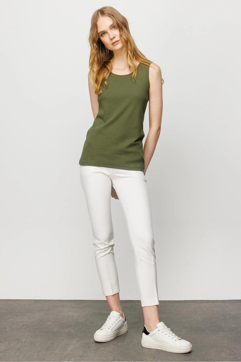 Desen Minimalist Kolsuz Yuvarlak Yaka Kadın T-Shirt - Günlük Stil
