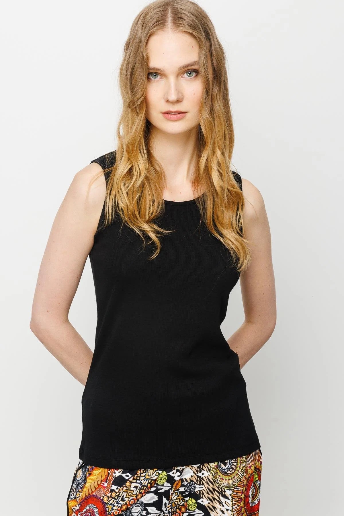 Desen Minimalist Kolsuz Yuvarlak Yaka Kadın T-Shirt - Günlük Stil
