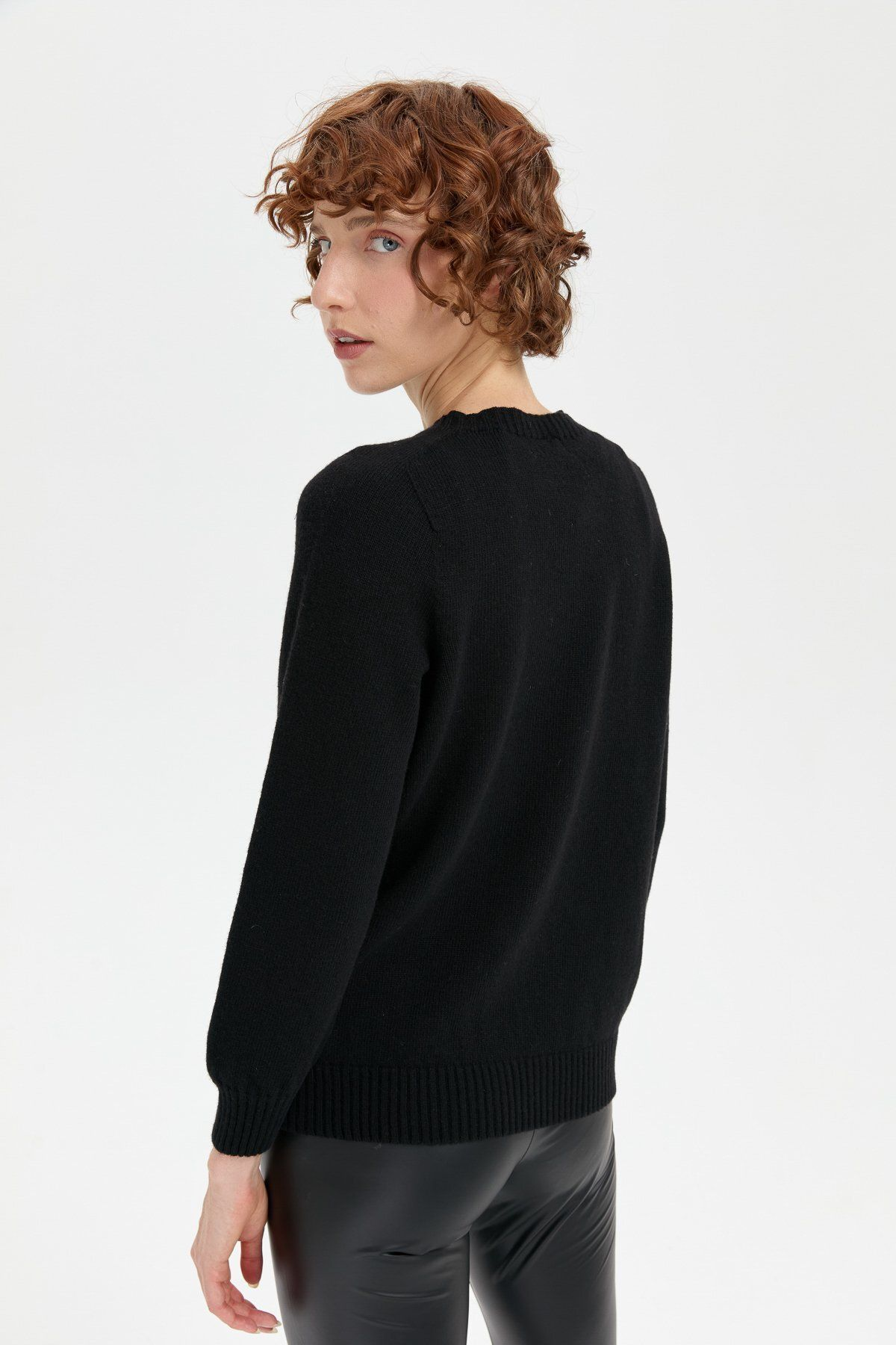 Desen Kadın Oversize Nakışlı Kazak - Minimalist Tarz