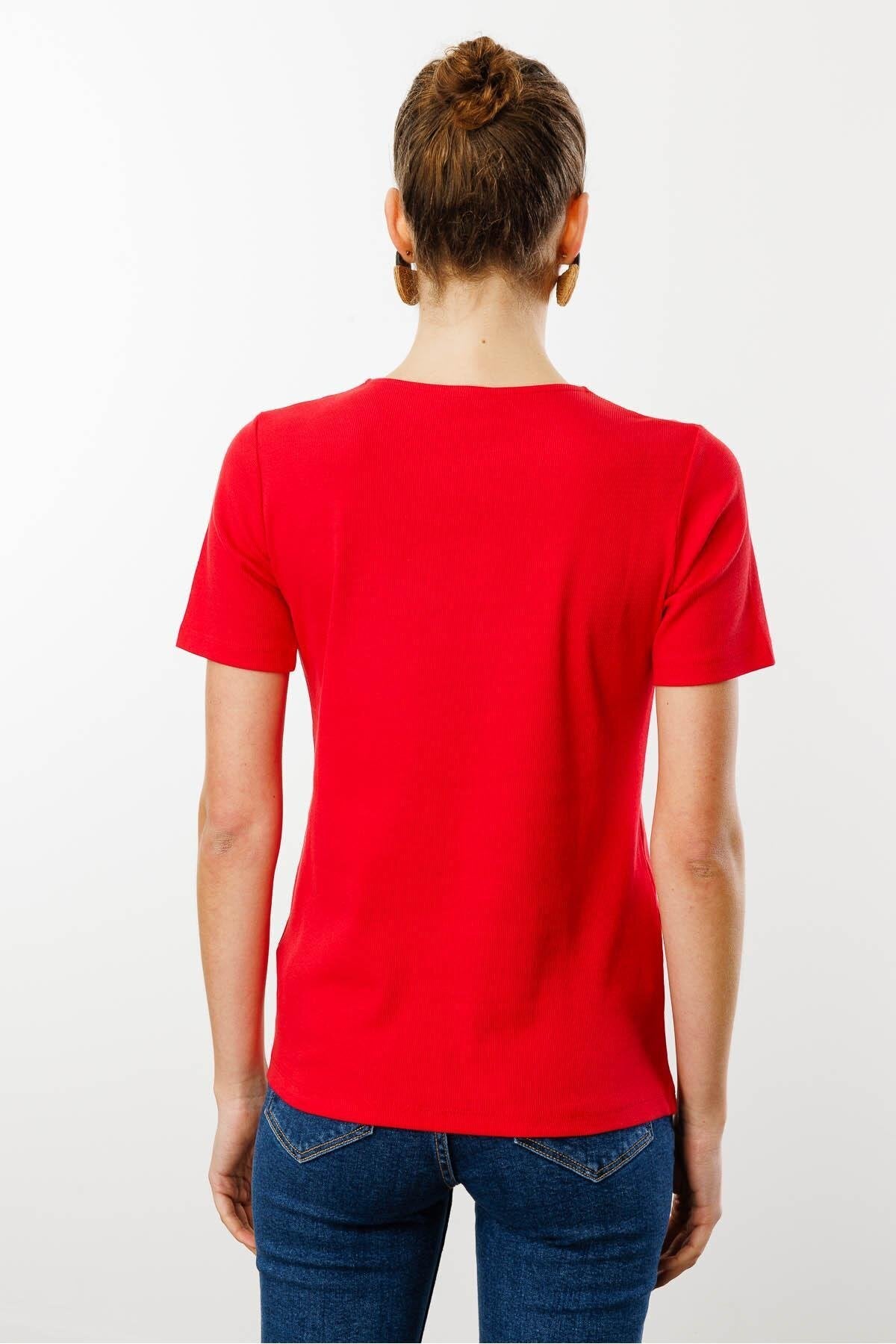 Desen Kadın V Yaka Yakası Nakış İşlemeli Pamuklu T-Shirt