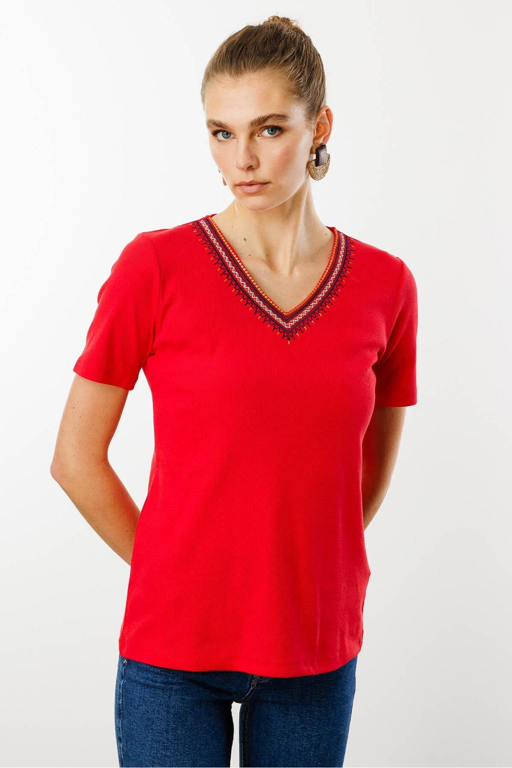 Desen Kadın V Yaka Yakası Nakış İşlemeli Pamuklu T-Shirt