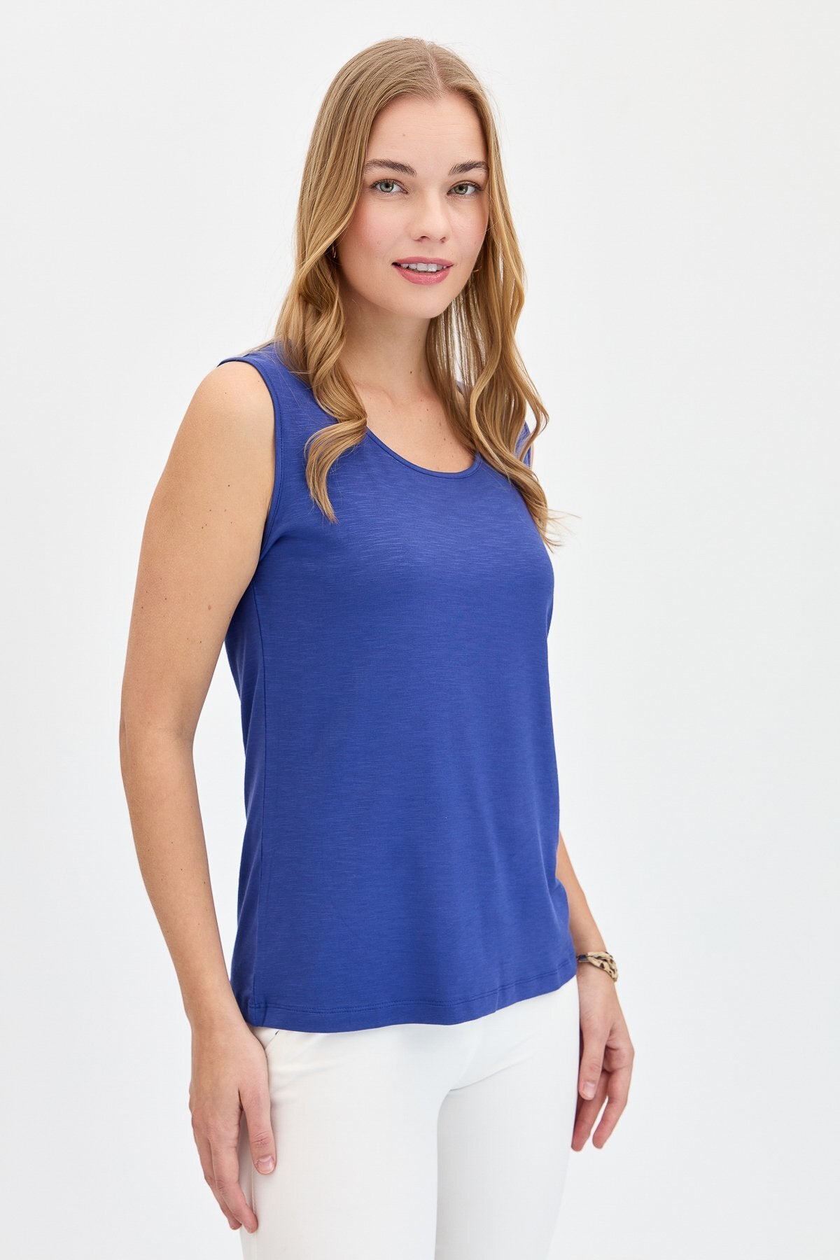 Desen Minimalist Kolsuz Oversize Kadın T-Shirt - Rahat ve Şık İkincil görsel