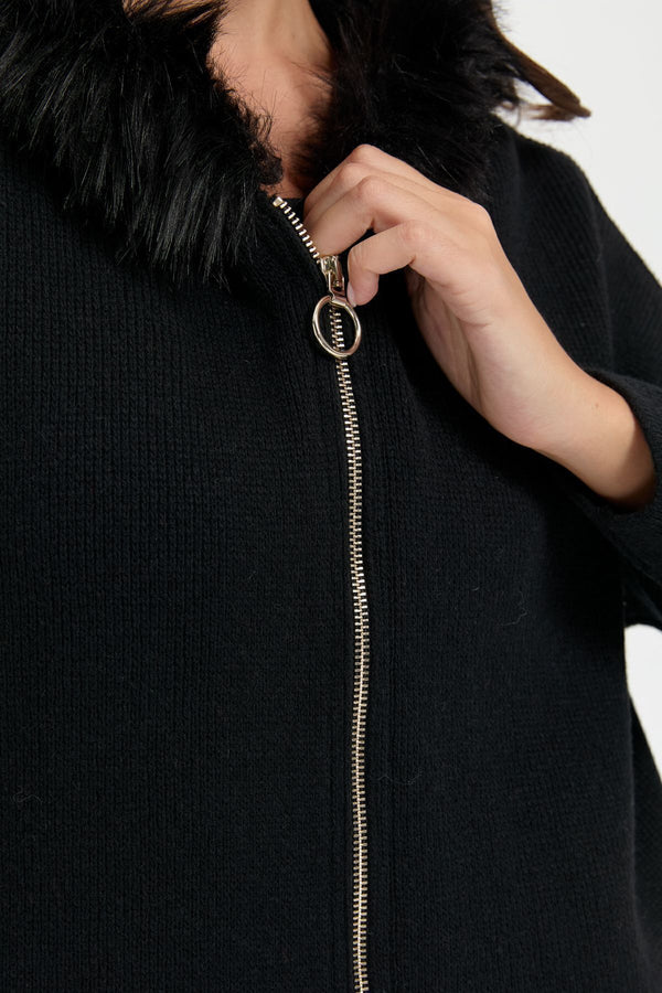 Desen Oversize Kapüşonlu Fermuarlı Midi Kadın Panço - Şık ve Rahat!