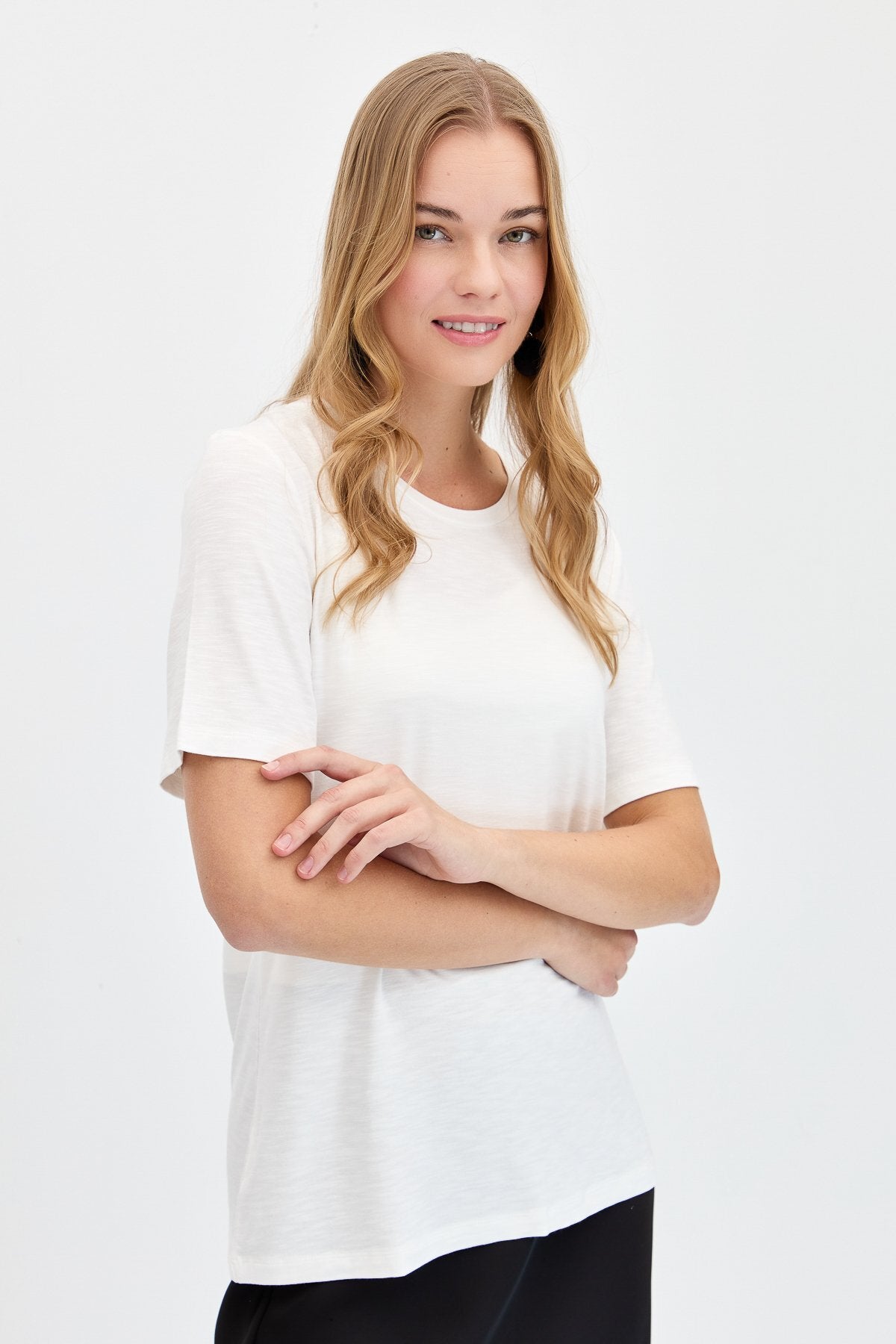 DESEN TRİKO Oversize Minimalist Yuvarlak Yaka Kadın T-Shirt - Kısa Kol