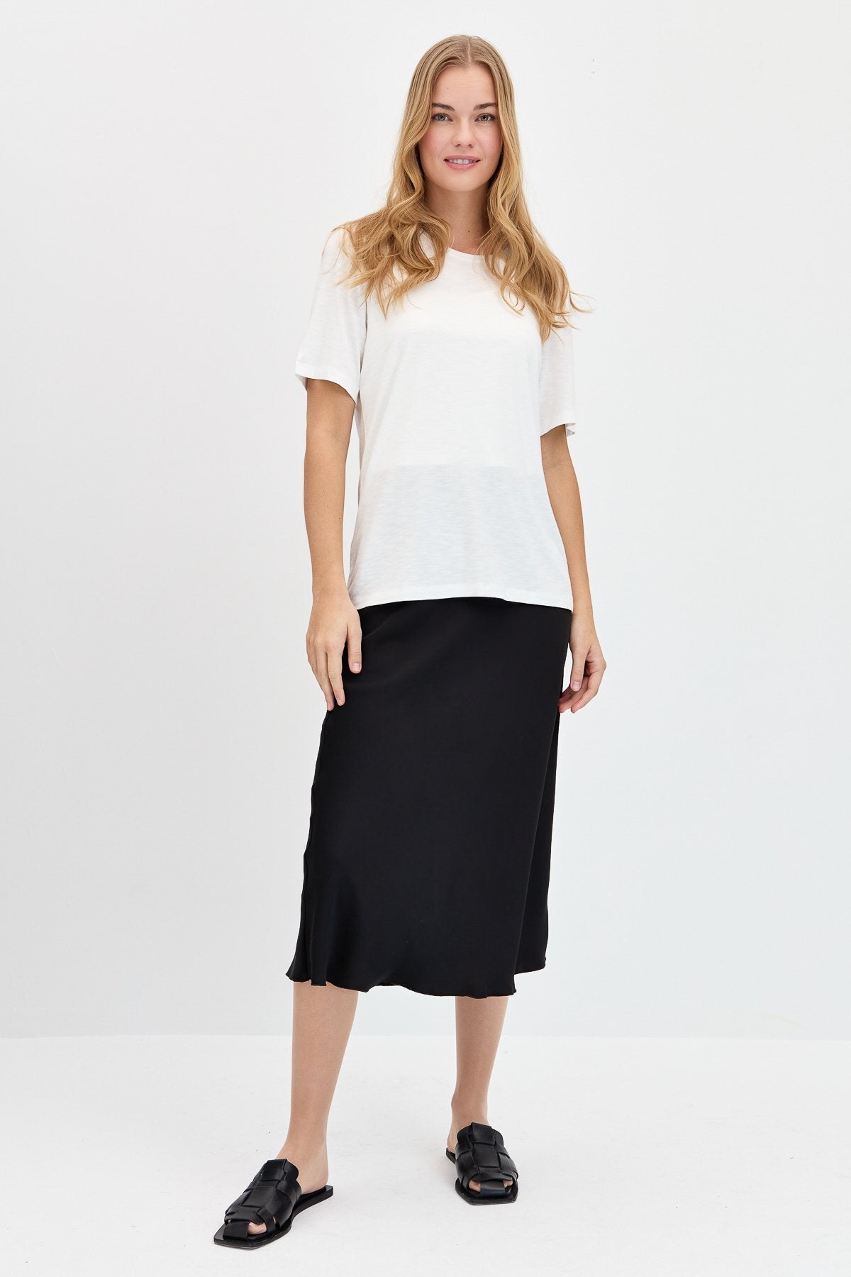 DESEN TRİKO Oversize Minimalist Yuvarlak Yaka Kadın T-Shirt - Kısa Kol