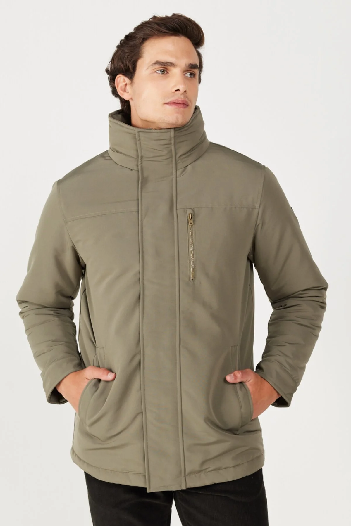 Wrangler Erkek Kaban: Minimalist, Regular Fit, Günlük Kullanım Ana görsel