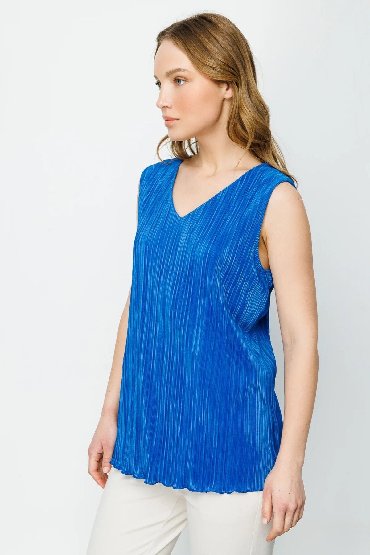 Ekol V Yaka Kolsuz Pileli Minimalist Kadın Bluz - Günlük Şıklık