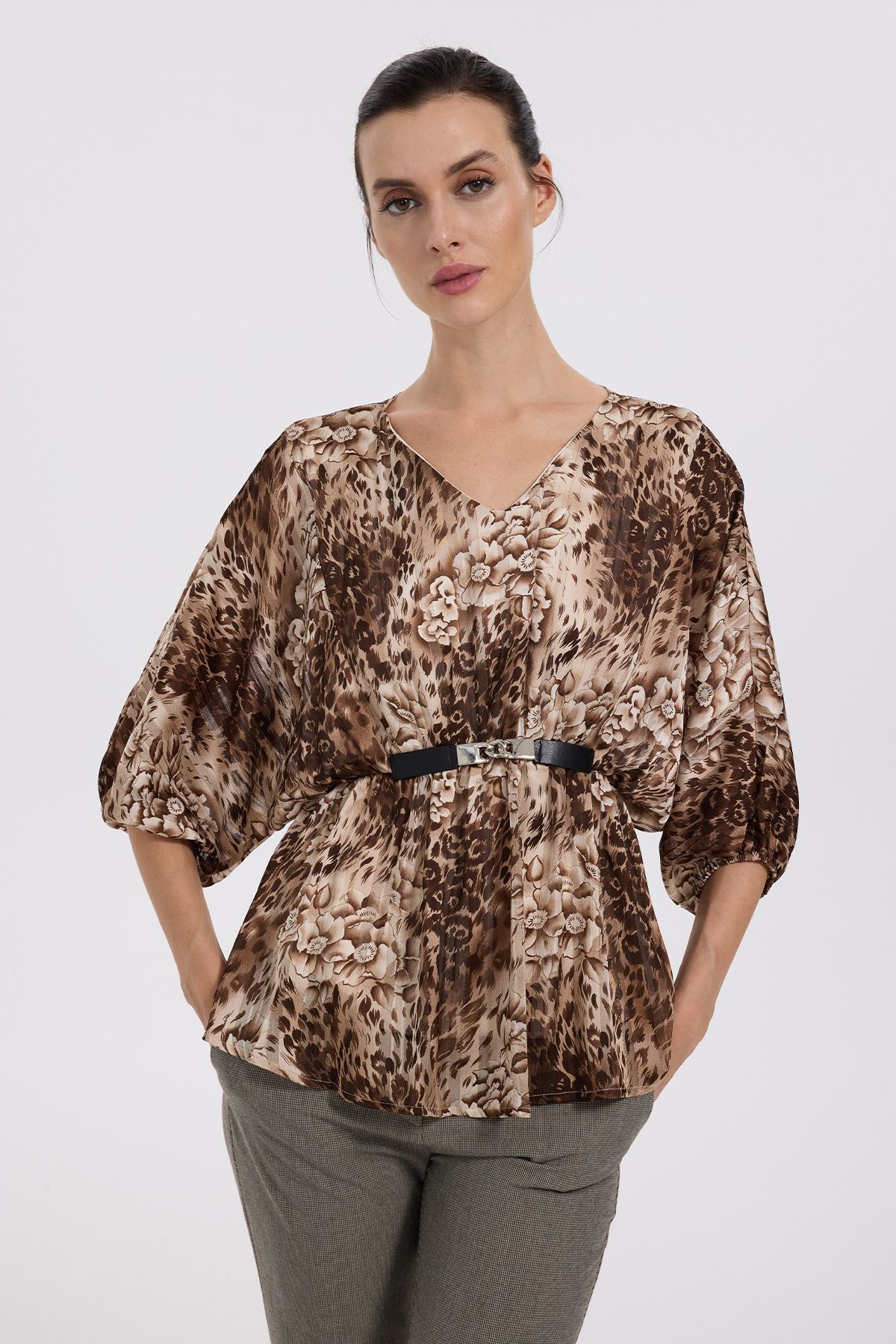 Ekol Oversize V Yaka Desenli Şifon Bluz - 3/4 Kol Translation missing: tr.content.product_image_main