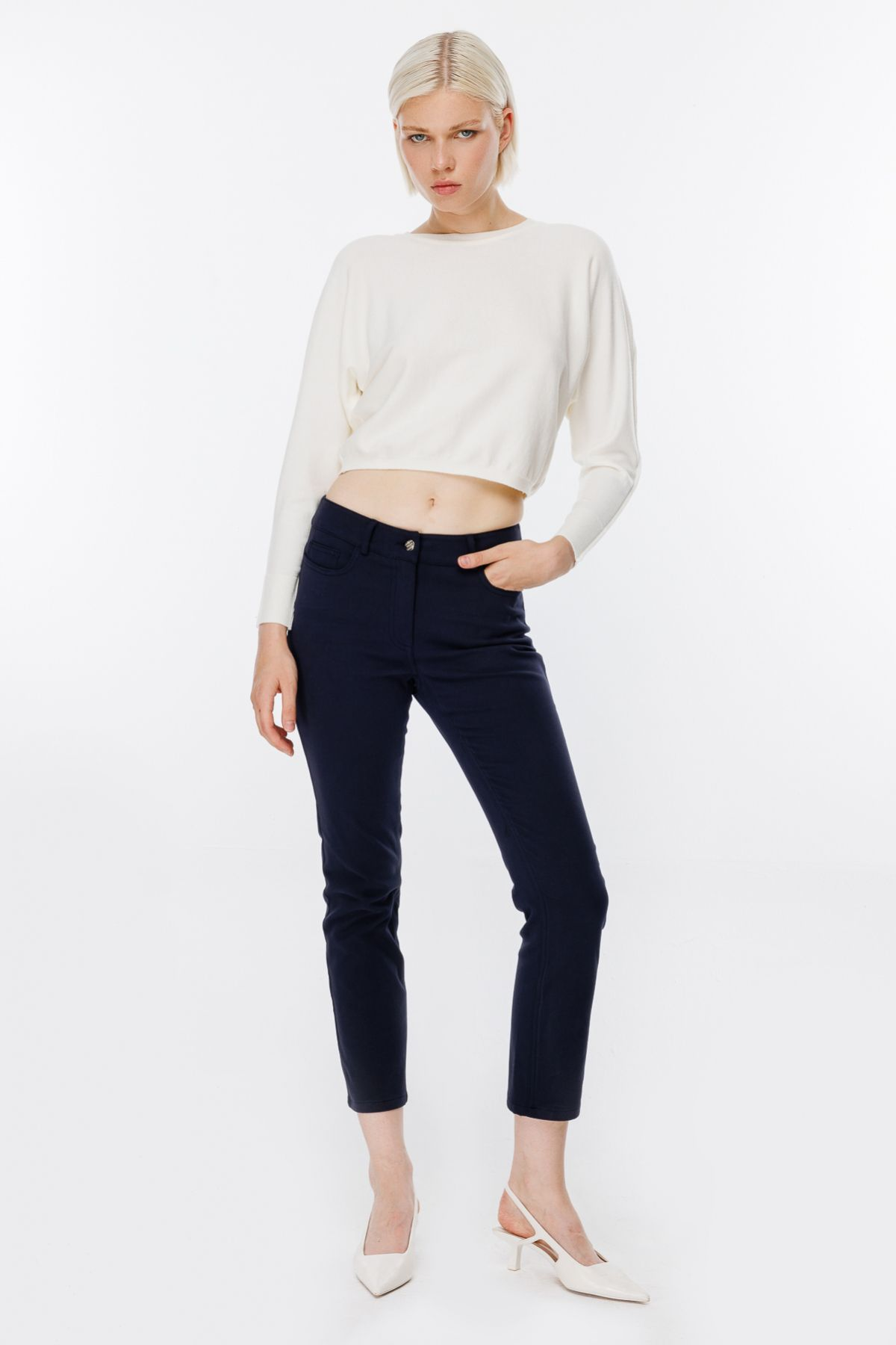 Ekol Kadın Crop Pantolon: Minimalist, Günlük Şıklık Ana görsel