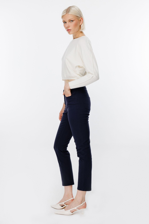 Ekol Kadın Crop Pantolon: Minimalist, Günlük Şıklık