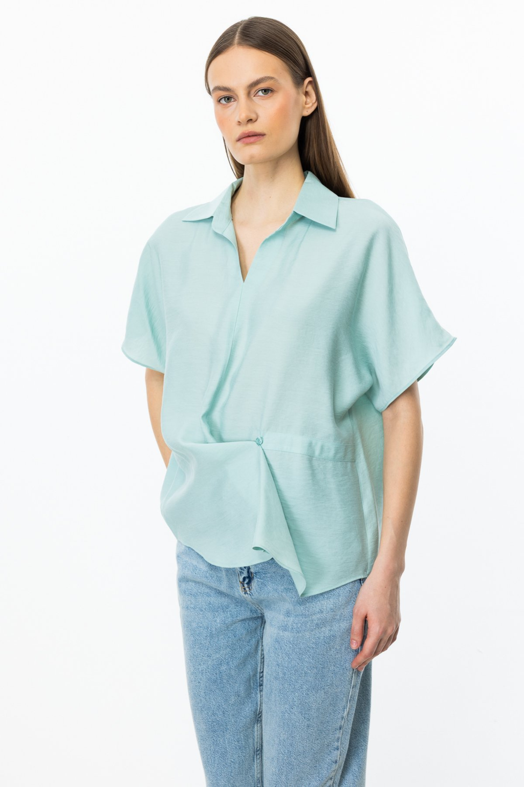 Ekol Oversize Kısa Kol V Yaka Saten Bluz - Minimalist Tarz