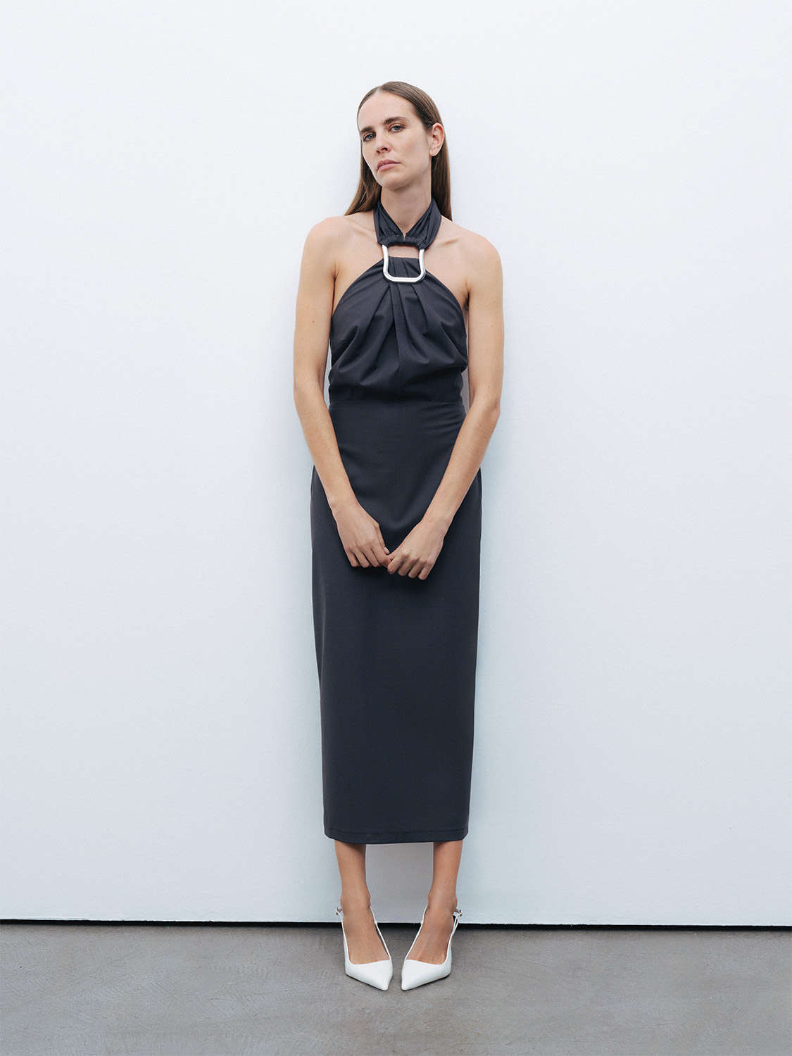 Nocturne Minimalist Halter Yaka Midi Elbise - Modern ve Şık Ana görsel