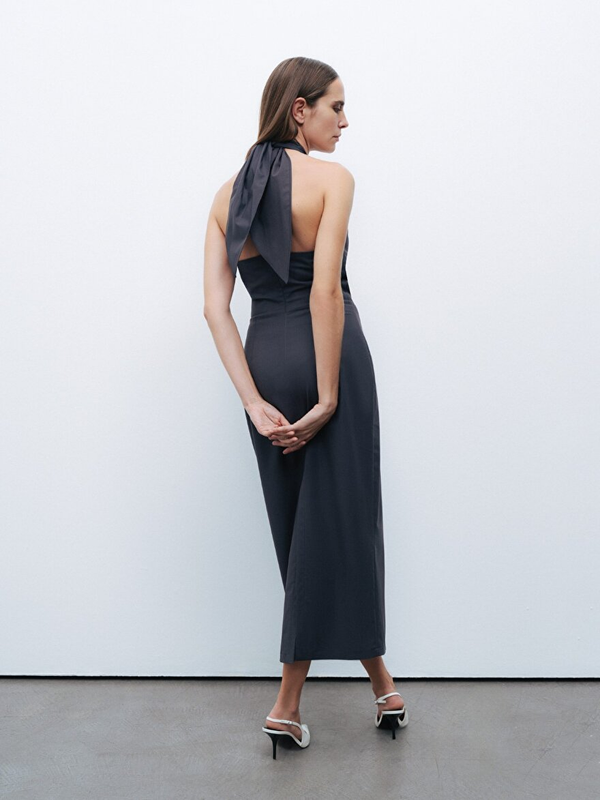 Nocturne Minimalist Halter Yaka Midi Elbise - Modern ve Şık