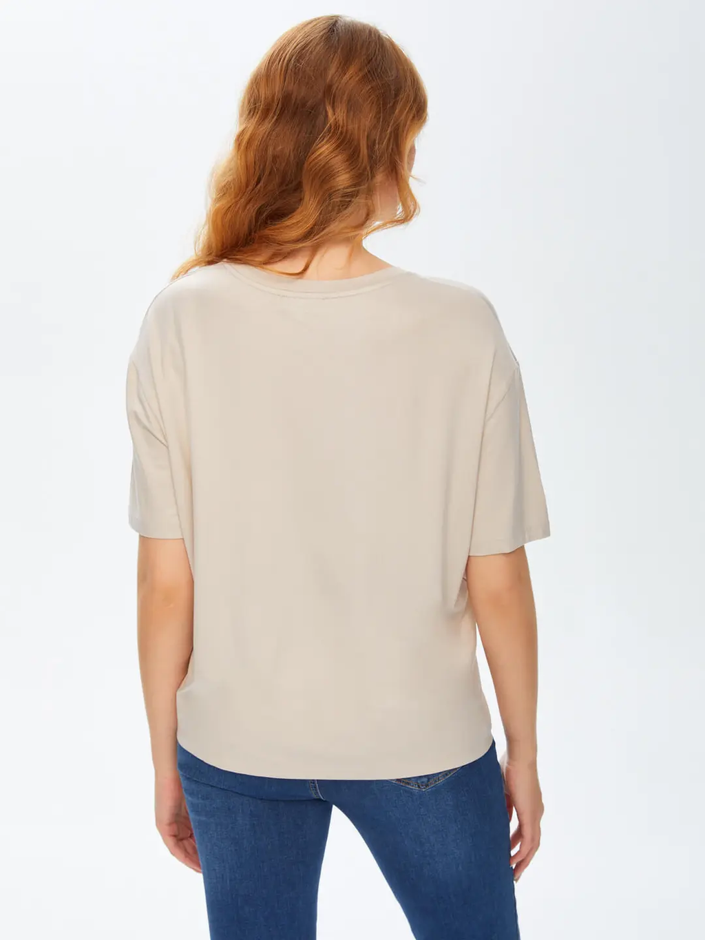 Faik Sönmez Oversize V Yaka Kadın T-Shirt - Minimalist Stil