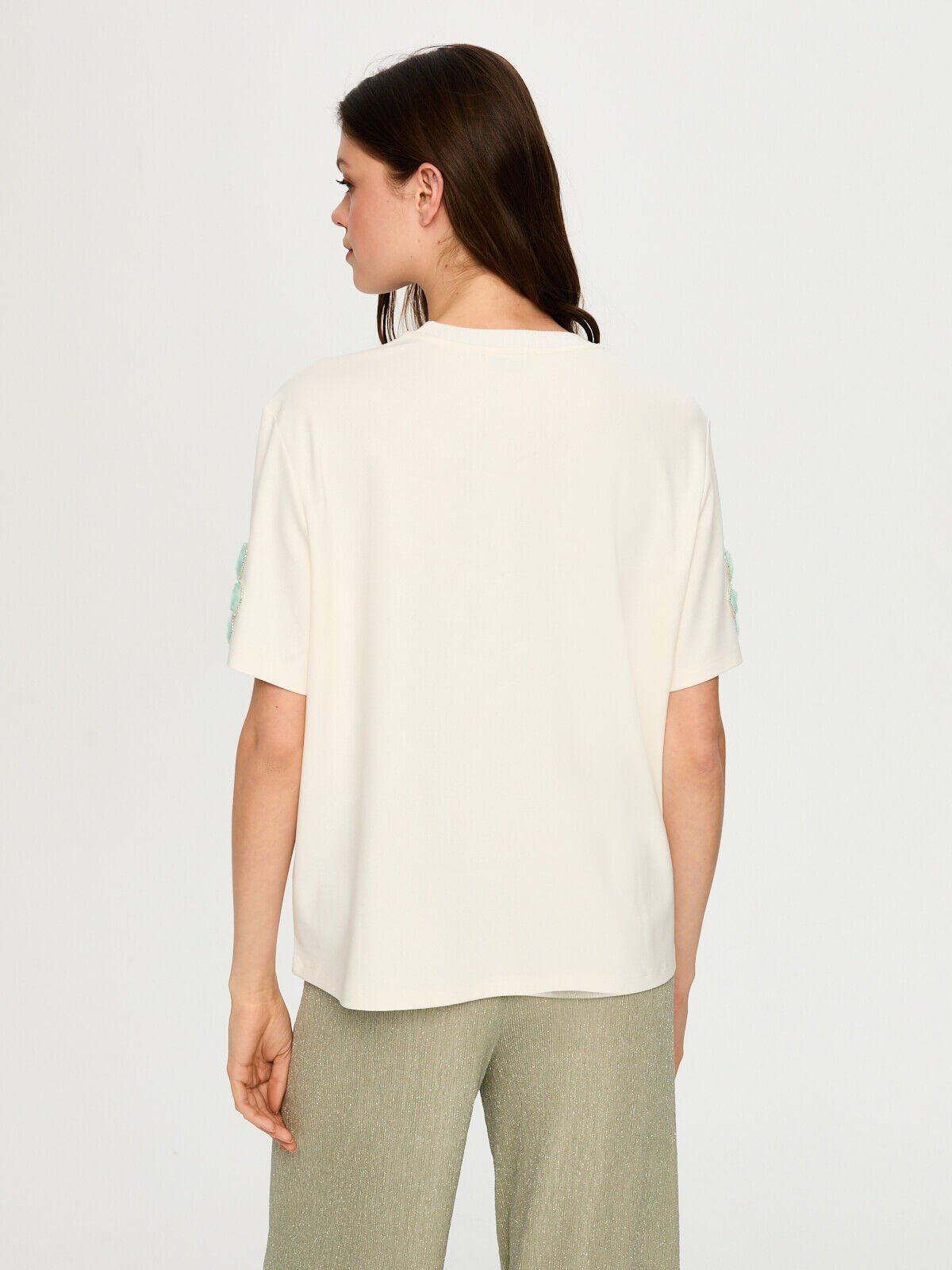 Faik Sönmez Kadın Bisiklet Yaka Regular Fit Çiçek İşlemeli Örme Kısa Kollu T-Shirt