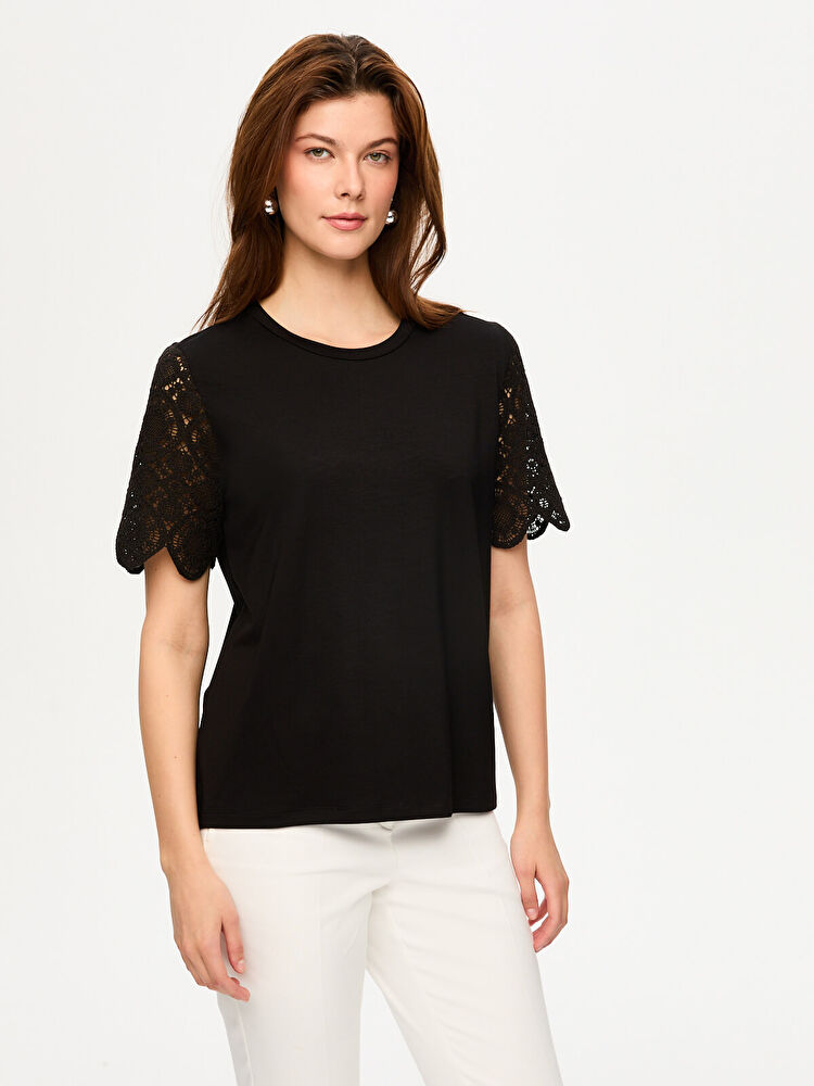 Faik Sönmez Kolları Kroşe Dantel Yuvarlak Yaka  T-Shirt US26TSH082