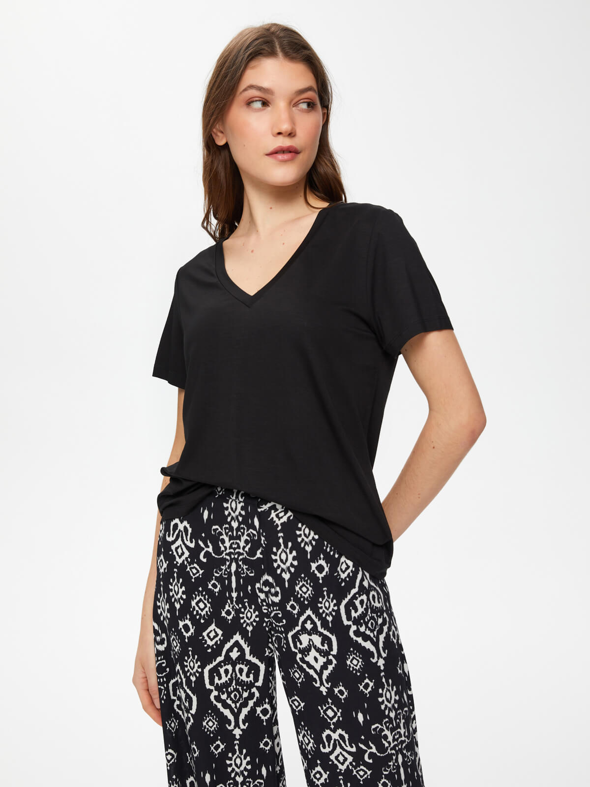 Faik Sönmez Minimalist Oversize V Yaka Kadın T-Shirt - Kısa Kol Ana görsel