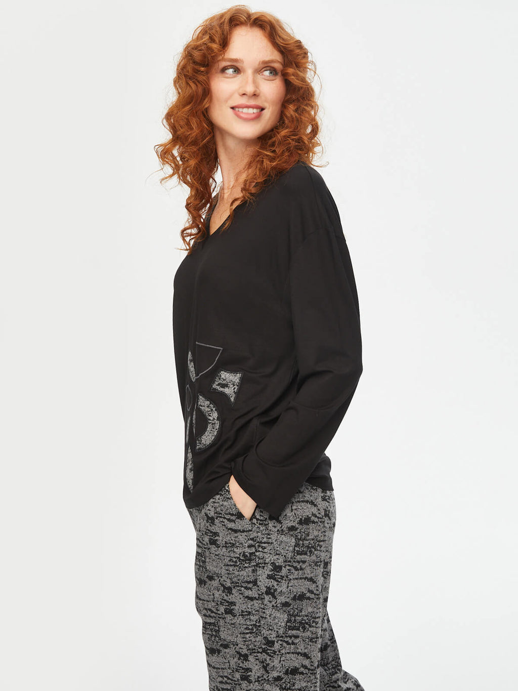 Faik Sönmez Oversize V Yaka Uzun Kol Minimalist Kadın T-Shirt - Rahat ve Şık