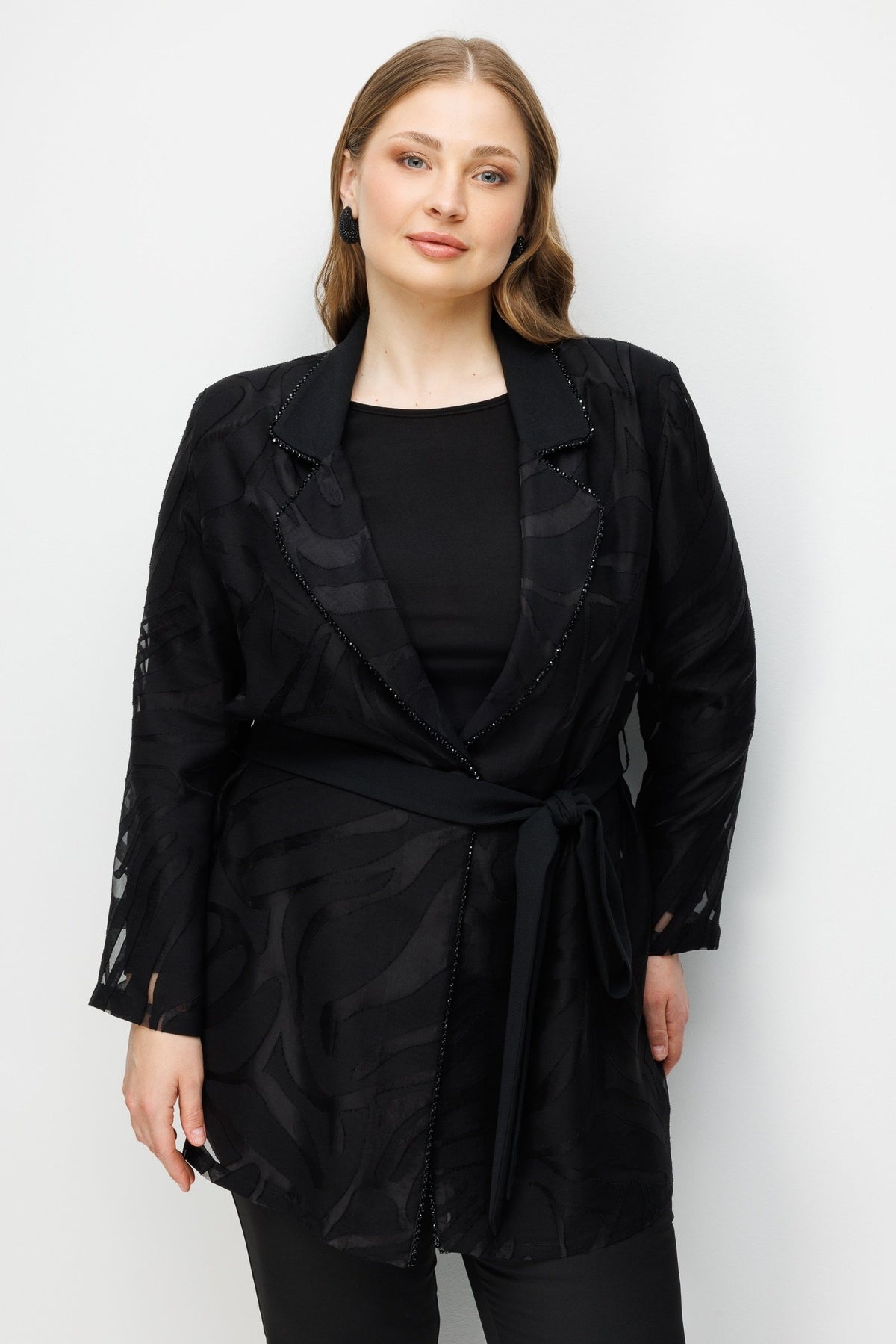 Gilda Jakar Kumaş Yakası Boncuk Şerit Aksesuarlı Beli Kuşaklı Ceket