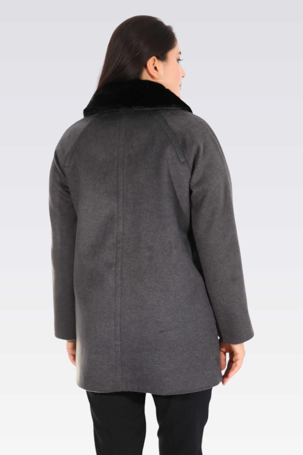 Tolga Saraçoğlu Oversize Midi Kaban - Minimalist Tasarım Translation missing: tr.content.product_image_secondary