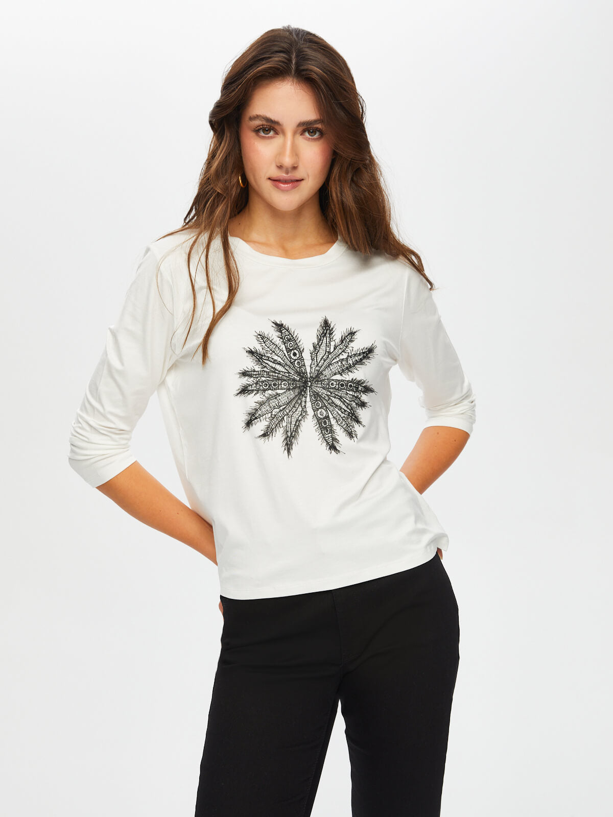 Kadın Önü Çiçek Dantel Aplikeli Yuvarlak Yaka T-Shirt Faik Sönmez