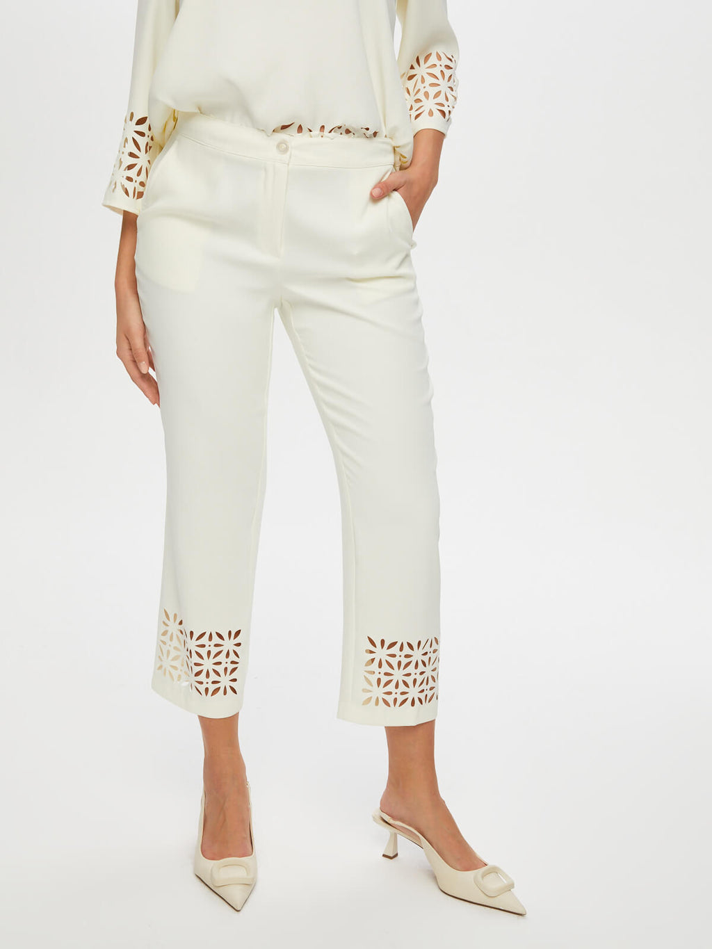 Kadın Paçası Delik İşli Slim Fit Pantolon Faik Sönmez