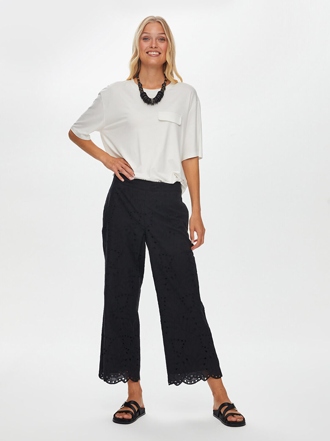 Resort Brode Nakış İşli Yanı Yırtmaçlı Wide Leg Fit Caprii Faik Sönmez Translation missing: tr.content.product_image_secondary