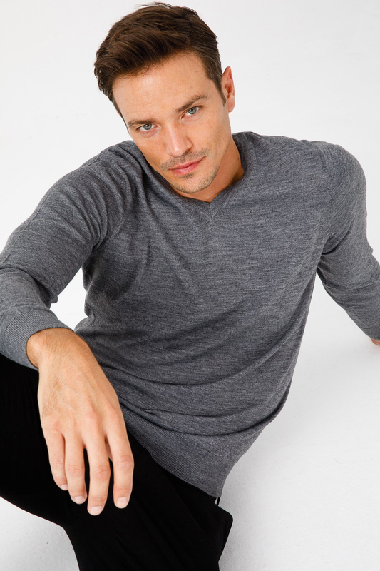 Erkek Basic V Yaka İnce Triko Kazak Desen