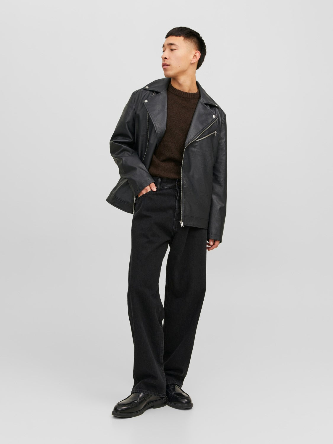 Jack&Jones Oversize Yuvarlak Yaka Erkek Kazak - Minimalist Günlük Stil - Hemen Al!