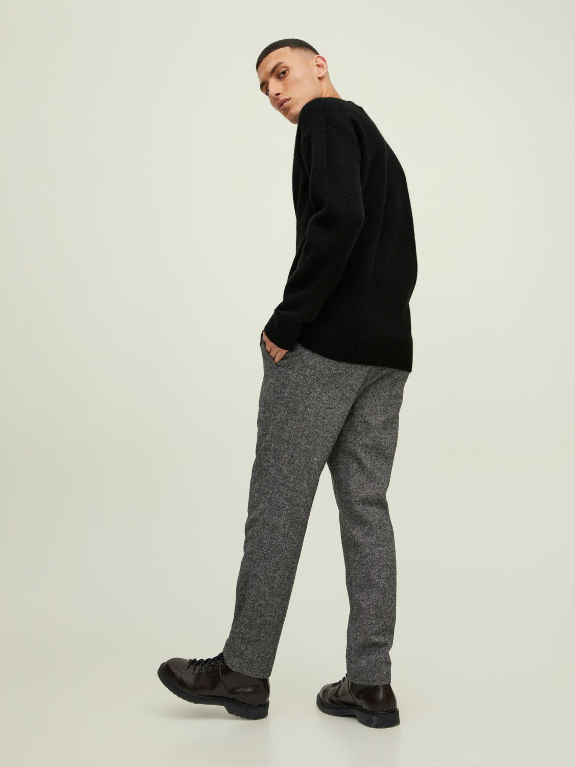 Jack&Jones Oversize Yuvarlak Yaka Erkek Kazak - Minimalist Günlük Stil - Hemen Al!