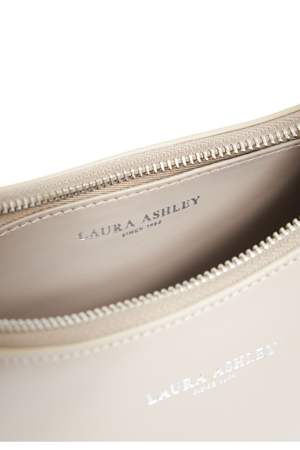 Laura Ashley Minimalist Yarım Ay Omuz Çantası - Şık ve Modern Tasarım